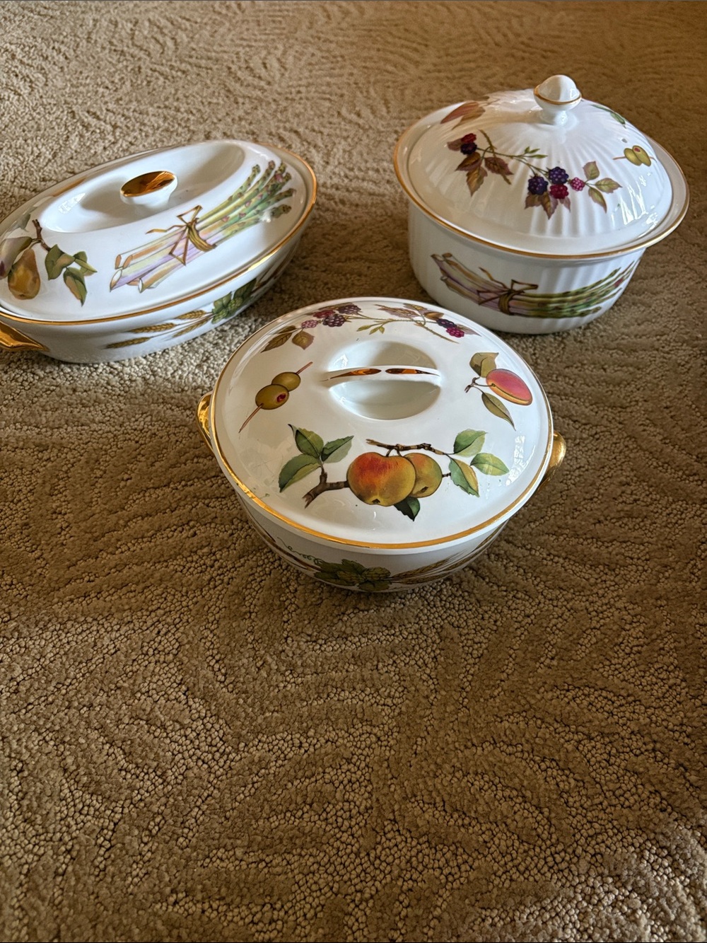 Royal Worcester Porcelain Covered Bowl with Fruit Motif and Gold Trim